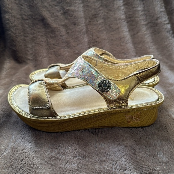 ALEGRIA Kendra- 680 Gold Sandal Sz 35 US(5-5.5) - Picture 3 of 16
